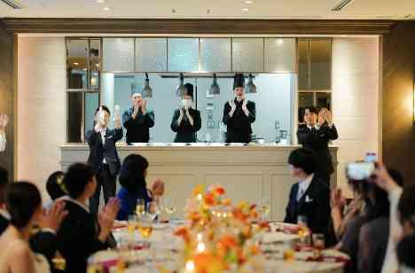 笑顔はじけるおふたりの、笑顔でいっぱいの一日の演出画像
