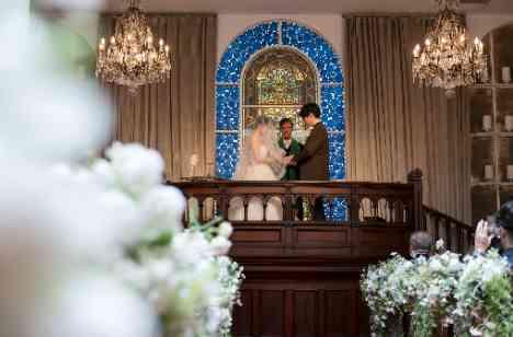 自由で開放的なSummer weddingの挙式画像