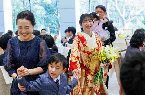 伝統とモダンが融合する神楽殿挙式と木の邸宅の演出画像