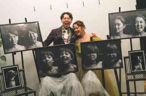 大切な仲間に囲まれて家族で挙げる10年目結婚式の演出画像