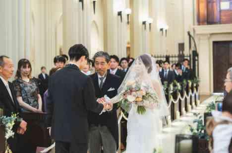 ゲストの皆様への感謝と式場スタッフへの感謝の挙式画像