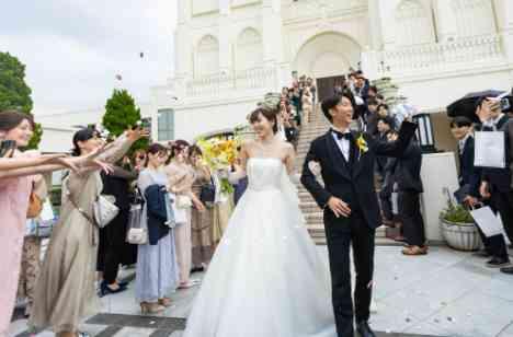 お世話になった皆様へ“ありがとう”を届ける結婚式の挙式画像