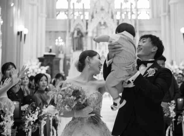 はじける夏！カラフルでポップな結婚式の挙式実例画像