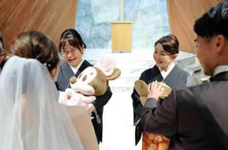 愛犬も一緒に楽しむみんなが主役の結婚式の挙式画像