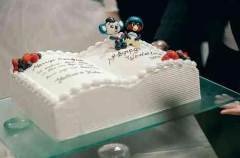 ゲストに贈る大迫力の東京タワーのもとでの結婚式の演出画像
