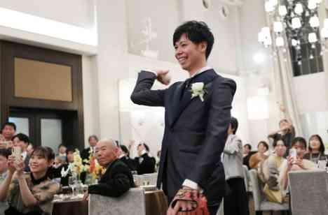 感謝の想い紡ぐ笑顔あふれるウェディングの演出画像