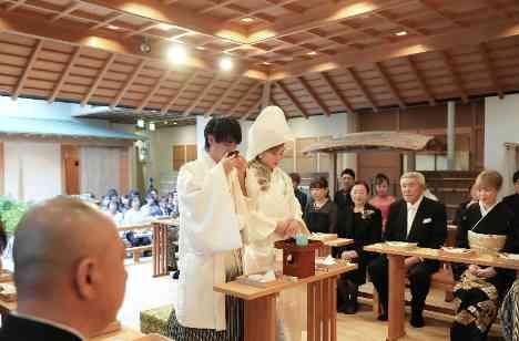 職場の皆と和と洋を織り交ぜた特別な一日の挙式画像