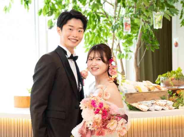 みんなで囲む、おふたりらしい“おいしい時間”の挙式実例画像