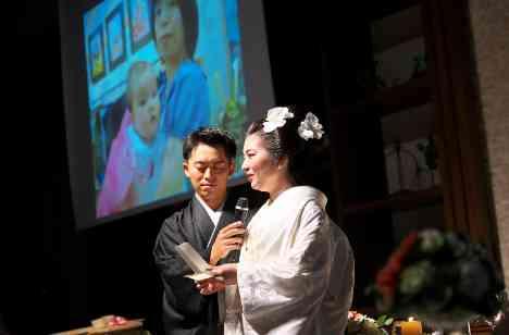 想いを込めて幸せをみんなと共有し合う時間の演出画像