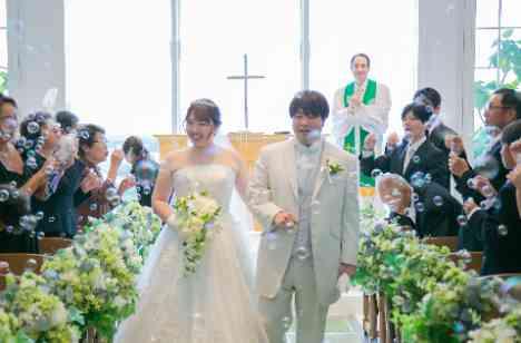 笑顔と祝福に包まれたアットホームWedding♡の挙式画像