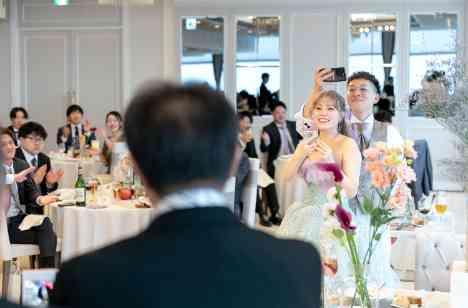 思い出と今日がつながる、結婚式の物語の演出画像