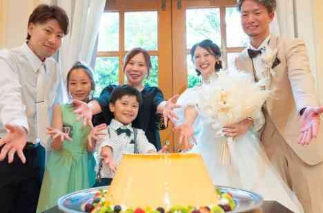 自分たちらしく、みんなで笑って楽しめる結婚式の披露宴画像