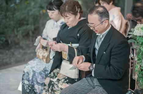 言葉と想いで心がつながる温かな結婚式の挙式画像