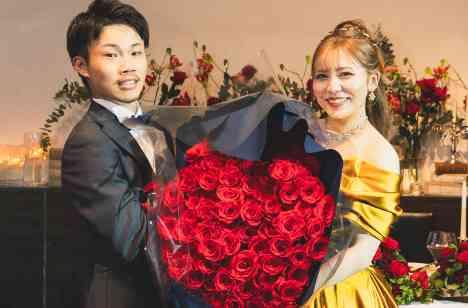 愛と驚きにあふれた薔薇色ウェディングの演出画像