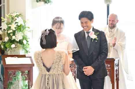 想いが重なり合うサプライズウェディングの演出画像