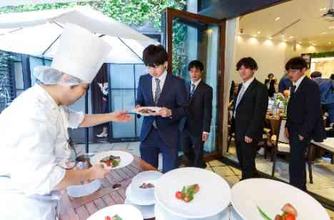 こだわりの空間で過ごすウェディングパーティの演出画像