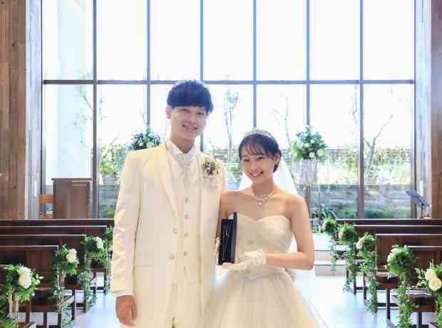 ナチュラル装飾でアットホームな結婚式の挙式実例画像
