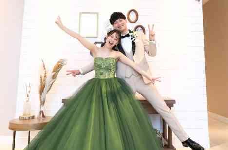 ナチュラル装飾でアットホームな結婚式の披露宴画像