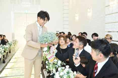 ゲストといっしょに作りあげる楽しい結婚式の挙式画像
