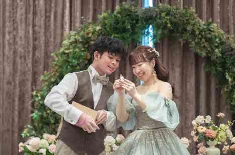 【HAPPINESS】優しい光の中で彩るおもてなしの披露宴画像