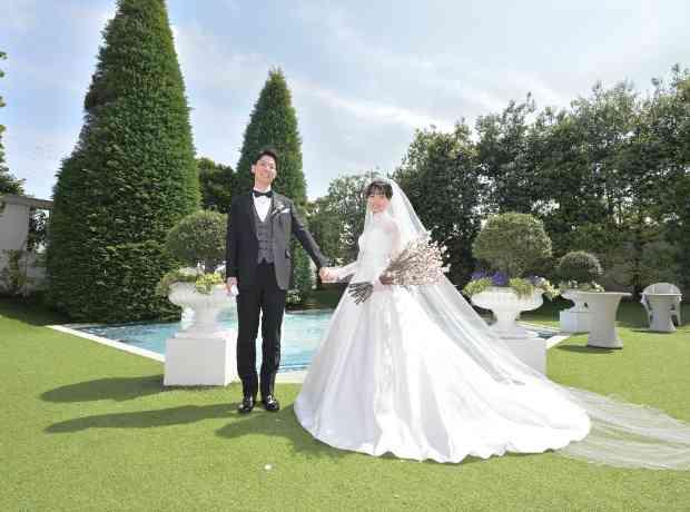 憧れの大聖堂！ガーデン付き貸切邸宅で温かな結婚式の挙式実例画像