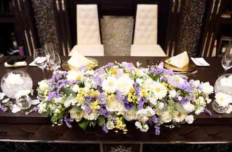ゲストの笑顔あふれるご結婚式の披露宴画像