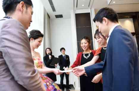 ゲストの笑顔あふれるご結婚式の演出画像
