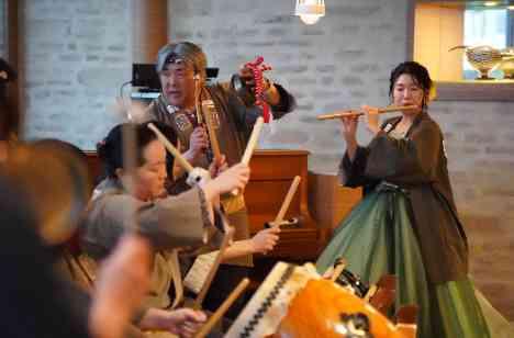 伝統と笑顔がつながる、春の和婚パーティーの演出画像