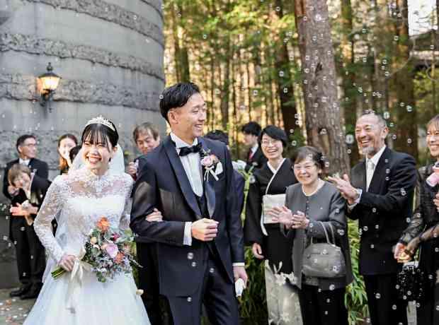 家族とゲストに想いを届ける温かな結婚式の挙式実例画像