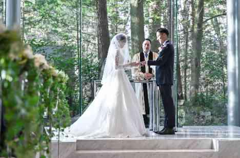 家族とゲストに想いを届ける温かな結婚式の挙式画像