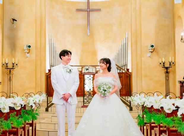 笑顔と歓声に包まれた心が弾むご結婚式の挙式実例画像