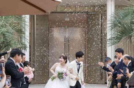 ゲストの記憶に刻まれた、ふたりの結婚パーティーの挙式画像