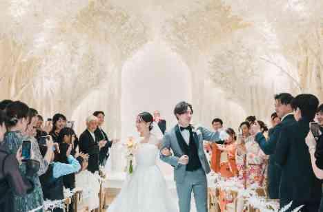 大切な人と想いと時間をを分かち合う結婚式の挙式画像