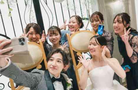 大切な人と想いと時間をを分かち合う結婚式の披露宴画像