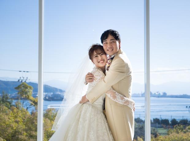 海に囲まれた場所でみんなで楽しむ、特別な一日の挙式実例画像