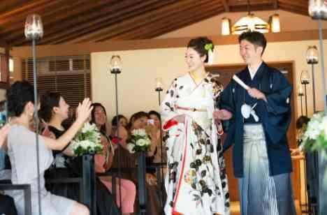 特注の装花や粋な衣裳で彩った、プロも感激するモダンの挙式画像