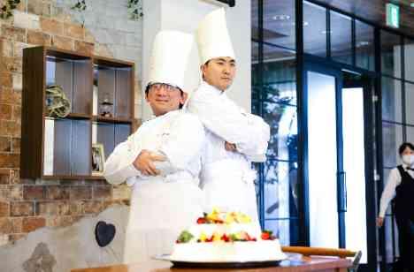 大切な人たちに届ける笑顔あふれる結婚式の披露宴画像