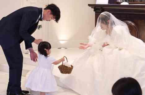 大好きな人たちに囲まれて過ごす結婚記念日の挙式画像