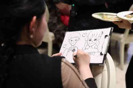 大好きな人たちに囲まれて過ごす結婚記念日の演出画像