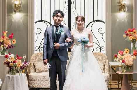 想いを伝え合い、笑顔があふれる結婚式の披露宴画像