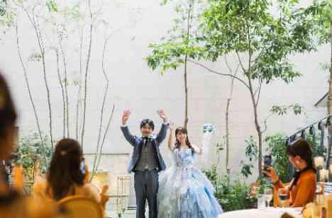 想いを伝え合い、笑顔があふれる結婚式の演出画像