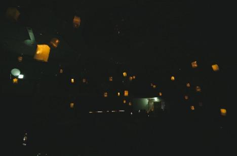 光と祝福が未来を照らす、家族のはじまりの演出画像