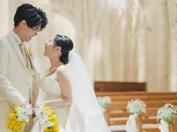涙と笑顔が彩る、色鮮やかな特別な一日の挙式実例画像