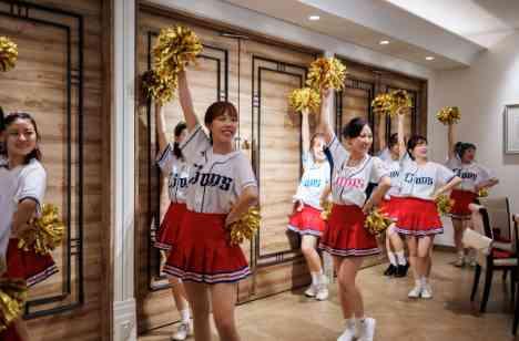 みんなで楽しむ「cheers!」がテーマの結婚式の演出画像