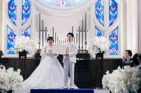 アイドルとお寿司、夢と大好きなものに囲まれた結婚式の挙式画像