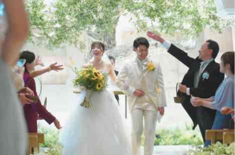 夏で行う"おふたりらしさ"ひまわりが紡いだ結婚式の準備・打ち合わせ画像