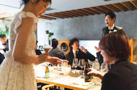 大親友とつくった　本音と笑顔に包まれた1日の披露宴画像