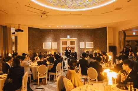 大切なゲストの皆様へ感謝を伝える結婚式の披露宴画像