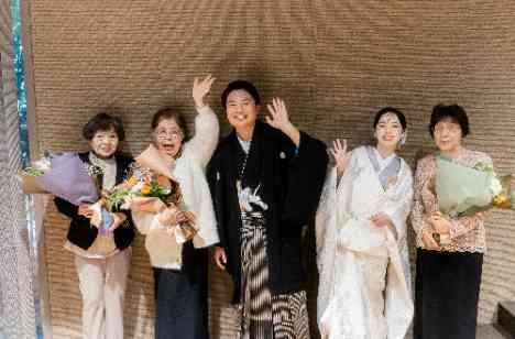 家族の絆とサプライズが奏でる、感謝に満ちた幸せの日の披露宴画像