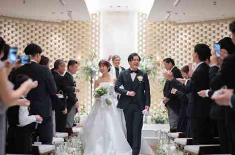 紅葉ガーデンが織りなす良い夫婦の日Weddingの挙式画像